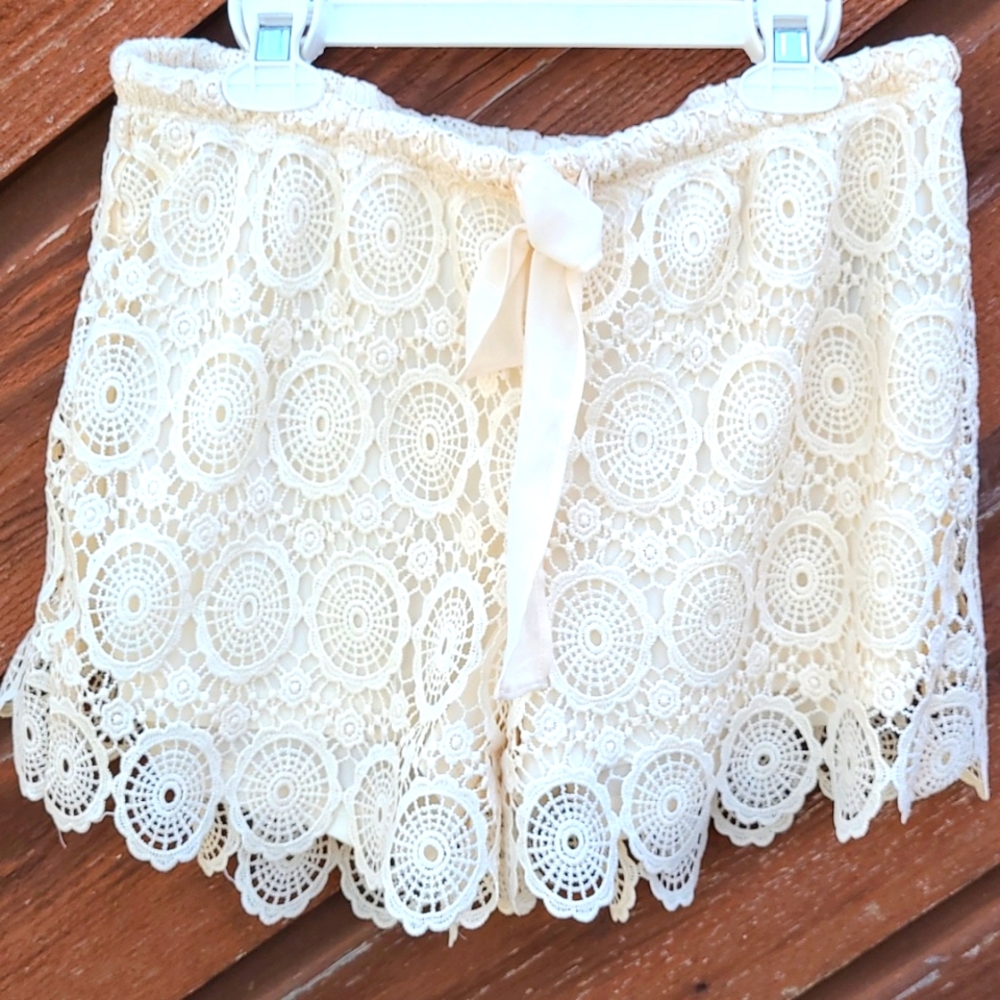Cute Heart & Soul Beautiful  Boho Light Cream Crochet Lace Skirt/Skort